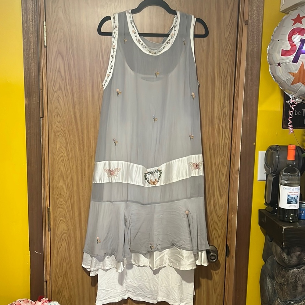 Gorgeous size M/L dress Hand Embroidered Papy Boez
